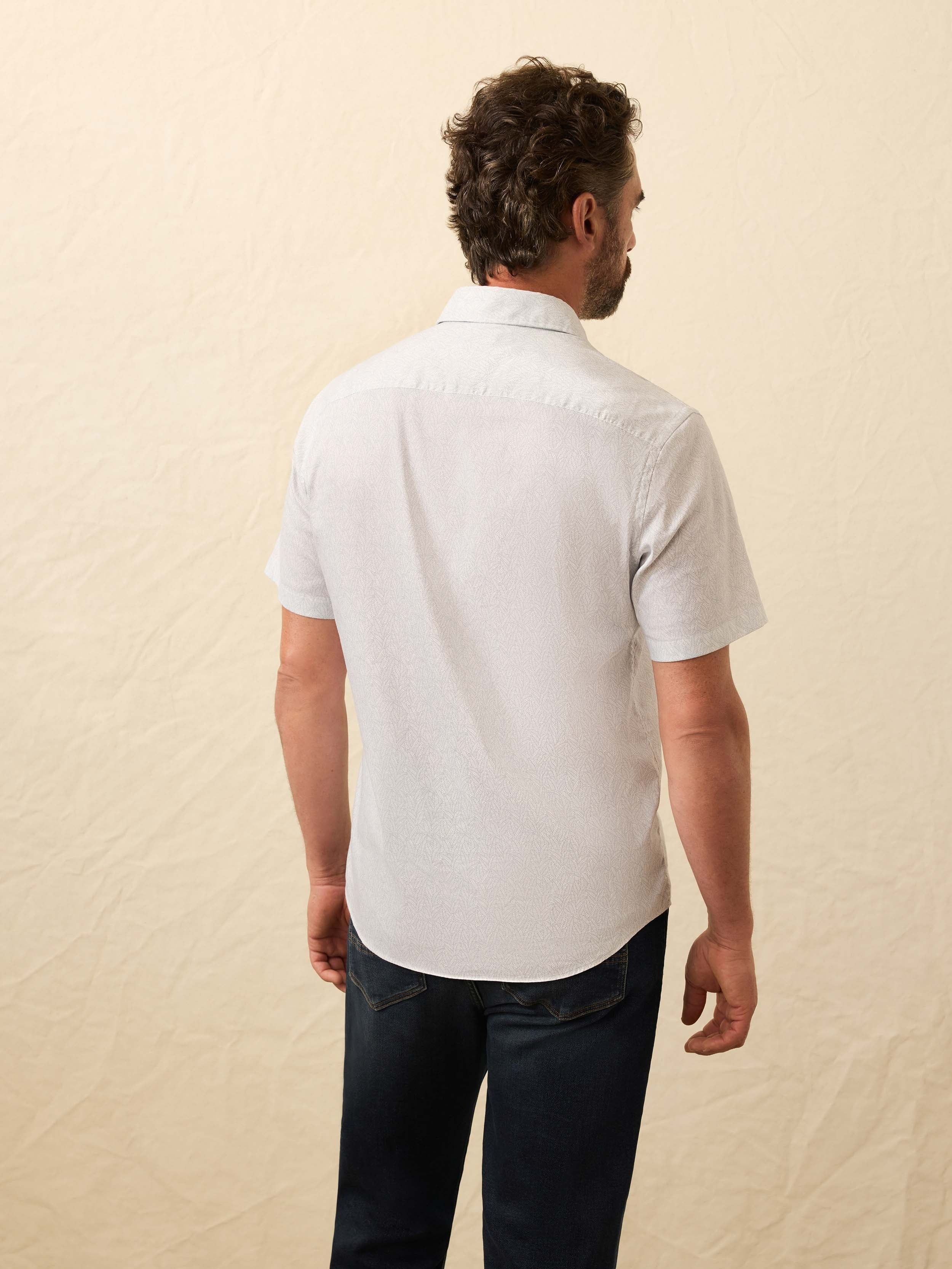 Short-Sleeve MovementTM Monterey Shirt - Ivory Sky Rainforest
